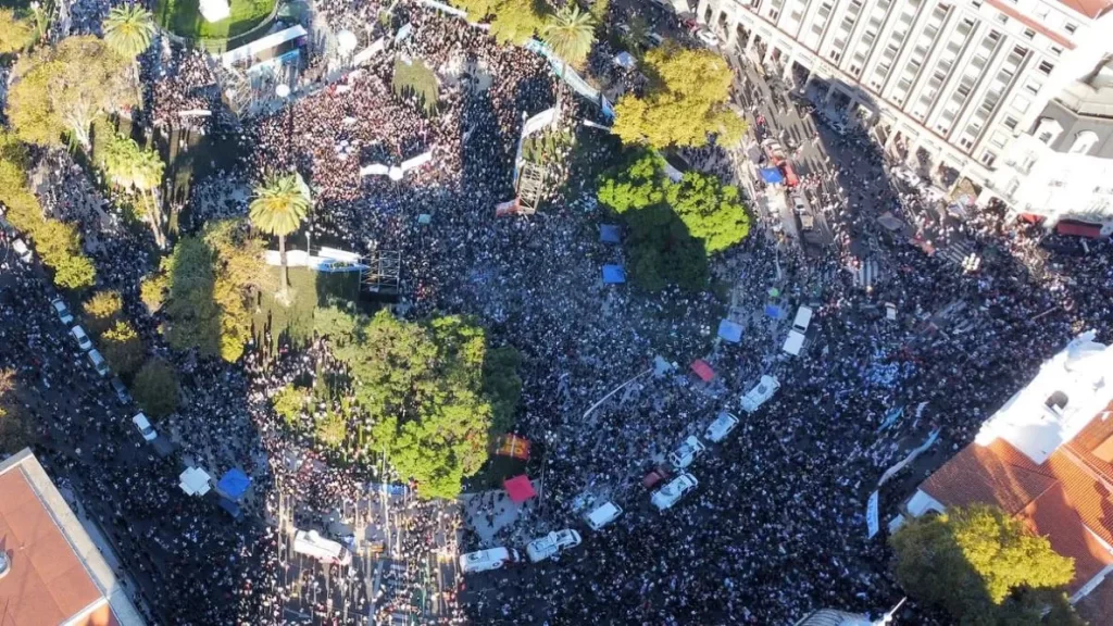 La defensa de la universidad pública, un reclamo transversal que provocó la mayor protesta contra el gobierno de Milei/Se estima en 800.000 personas movilizadas