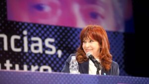 Cristina Kirchner habla hoy en Quilmes para «reflexionar sobre el “experimento del anarco-capitalismo y el sacrificio inútil al que está siendo sometido el pueblo argentino»
