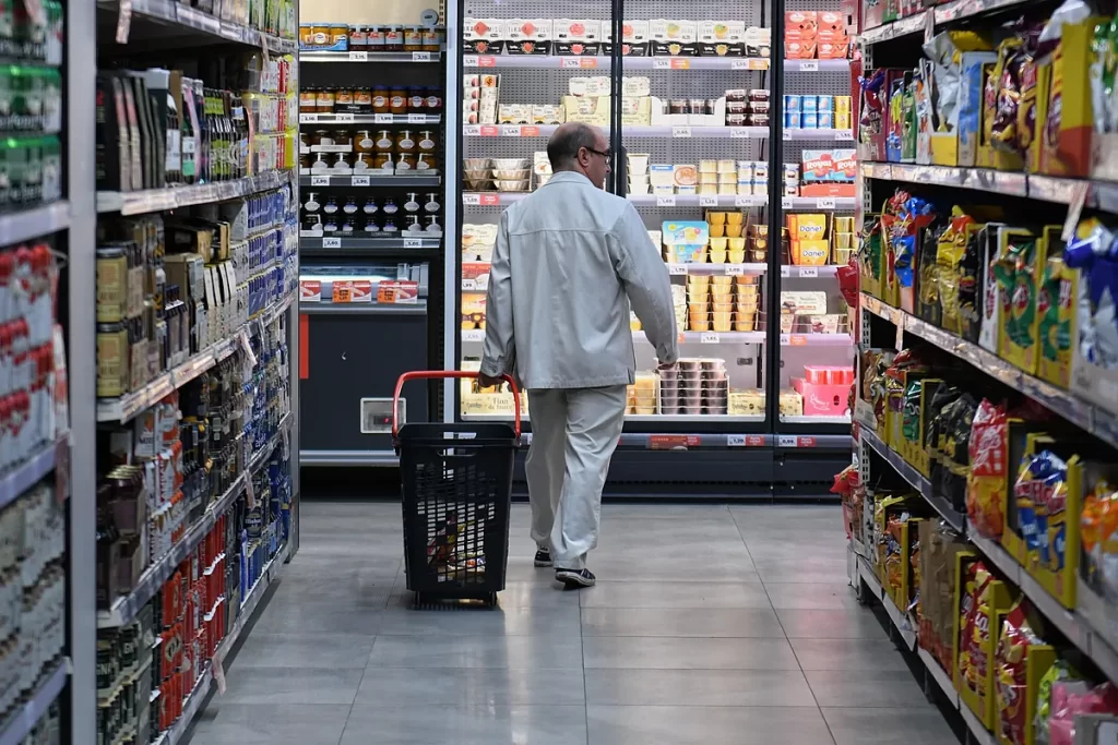 Caída de ventas en supermercados y mayoristas/El Indec confirma el colapso del consumo de los hogares