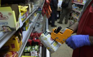 Un festival de aumentos post devaluación/Todos los sectores remarcaron precios entre 3 y 10 por ciento