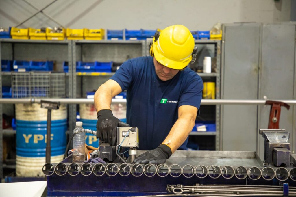 La competitividad de la industria se logra construyendo, no destruyendo