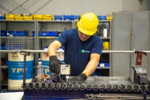 La competitividad de la industria se logra construyendo, no destruyendo