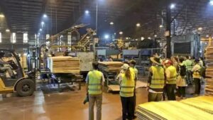 Por la parálisis de la Forestadora Tapebicuá y ante la incertidumbre sobre el futuro de más de 500 empleos, los trabajadores lanzan un bloqueo a la planta por tiempo indeterminado