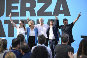 Un gesto de unidad para frenar a Javier Milei