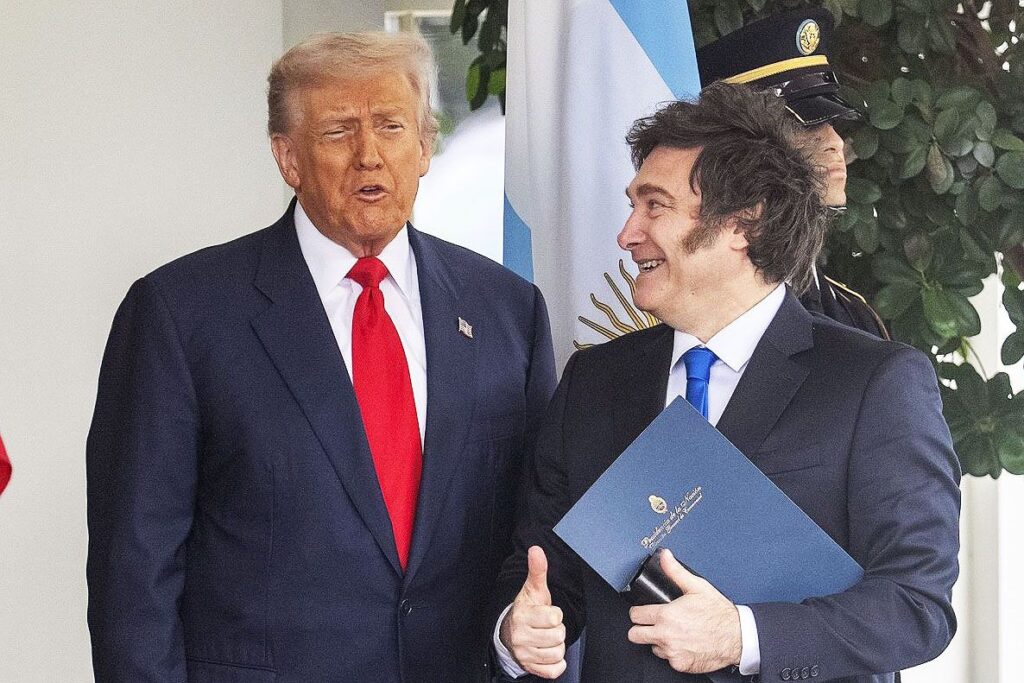 AL HORNO LA ULTRADERECHA ARGENTINA:Trump, amenazante: «Si Milei no gana las elecciones, EEUU no será generoso con Argentina»