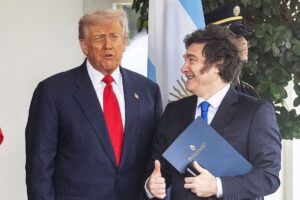 AL HORNO LA ULTRADERECHA ARGENTINA:Trump, amenazante: «Si Milei no gana las elecciones, EEUU no será generoso con Argentina»