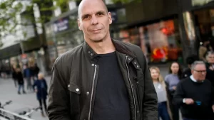 #EdiciónEspecialMotorCumple9/Entrevista a Yanis Varoufakis: «La deuda es al capitalismo lo que el infierno al cristianismo»