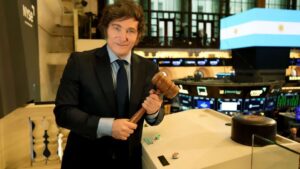 La dolarización por el salvavidas/La pulseada con Wall Street por el precio del acuerdo