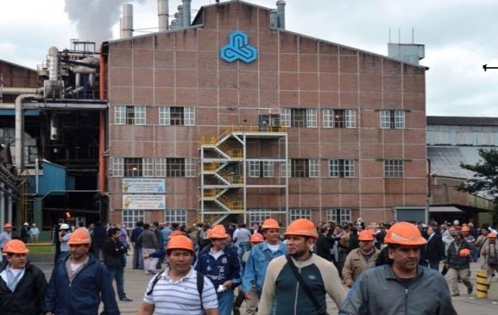 Delegados autoconvocados del SOEAIL lograron frenar despidos en el Ingenio Ledesma tras pasar 23 días encadenados en la puerta