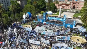 Diciembre otra vez en Argentina: ¿estallar, aguantar, endeudarse, suicidarse, luchar?