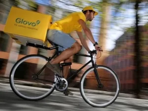 Kicillof elabora un proyecto de ley para regular el trabajo en plataformas: seguro a cargo de la empresa, acceso a salud, descuentos en materiales de trabajo y paradores seguros