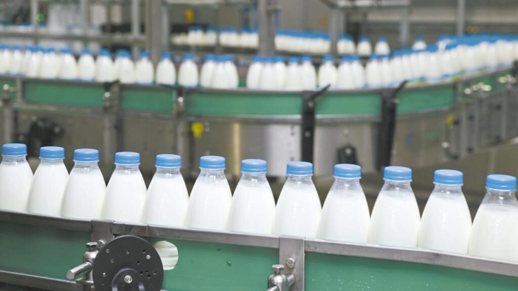 Lácteos Verónica ya tiene a sus tres plantas industriales paralizadas por incumplimientos salariales y falta de leche para producción