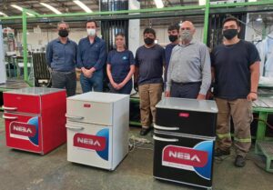 LA POLÍTICA DEL GOBIERNO SE LLEVA PUESTA LA INDUSTRIA(Y MÁS)Cerró la fábrica de heladeras NEBA en Catamarca y 56 operarios ocupan la planta en asamblea