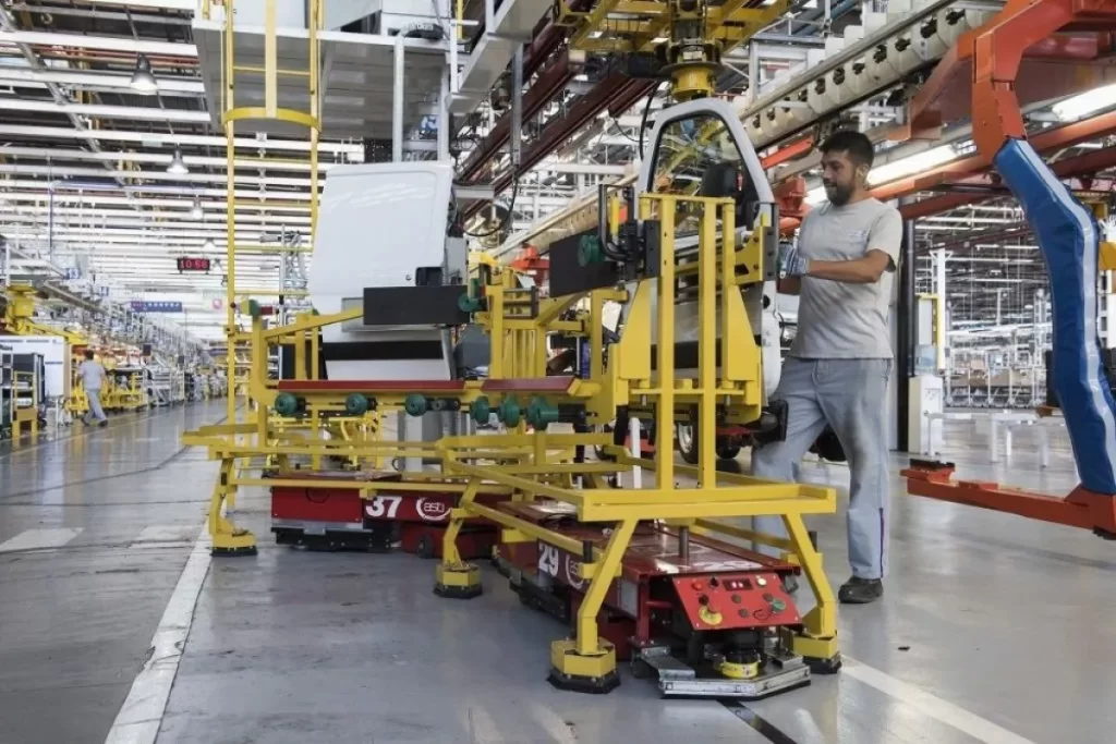 LA DESTRUCCIÓN DEL APÁRATO PRODUCTIVO DE ARGENTINA/Cada vez menos producción