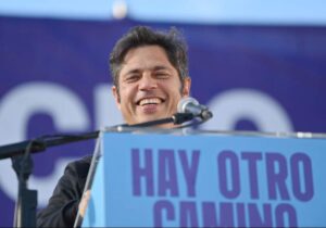 KICILLOF: “Basta de mentir. No es que no hay plata: se la quedan ellos, se la sacan a la gente, se la llevan grandes inversores y le sacan a las pymes”.