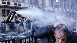 Argentina: ensayo general para la farsa actual del régimen: victorias legislativas, represión y arquitectura digital