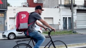 Correa defendió el proyecto de Kicillof para regular el trabajo en plataformas “con una participación del Estado para verificar los algoritmos y así proteger a los trabajadores y trabajadoras”