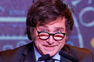 MILEI SOSTIENE EL ATAQUE ECONÓMICO A LA PROVINCIA/Los intendentes del “Grupo de los Doce” respaldaron el reclamo de Kicillof por fondos para PBA