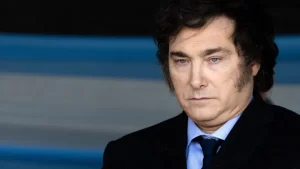 El 65 por ciento de los argentinos reprueban la gestión presidencial/La imágen de Javier Milei, en caída libre por la crisis económica