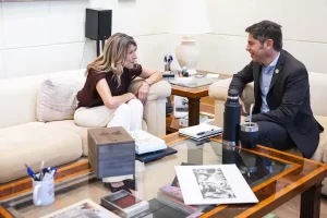Axel Kicillof en España: se reunió con la vice Yolanda Díaz y con empresarios en la búsqueda de inversiones
