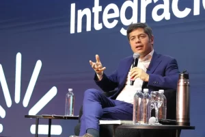 Kicillof llega a España para marcar diferencias con la política exterior de Milei: se reunirá con Lula y representantes del gobierno español