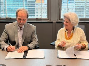 Fundaciones Grupo Petersen (FGP) y la Organización de Estados Iberoamericanos (OEI) firmaron un convenio para el impulso de proyectos educativos y culturales