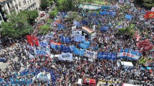 Donde no están los trabajadores, deciden otros