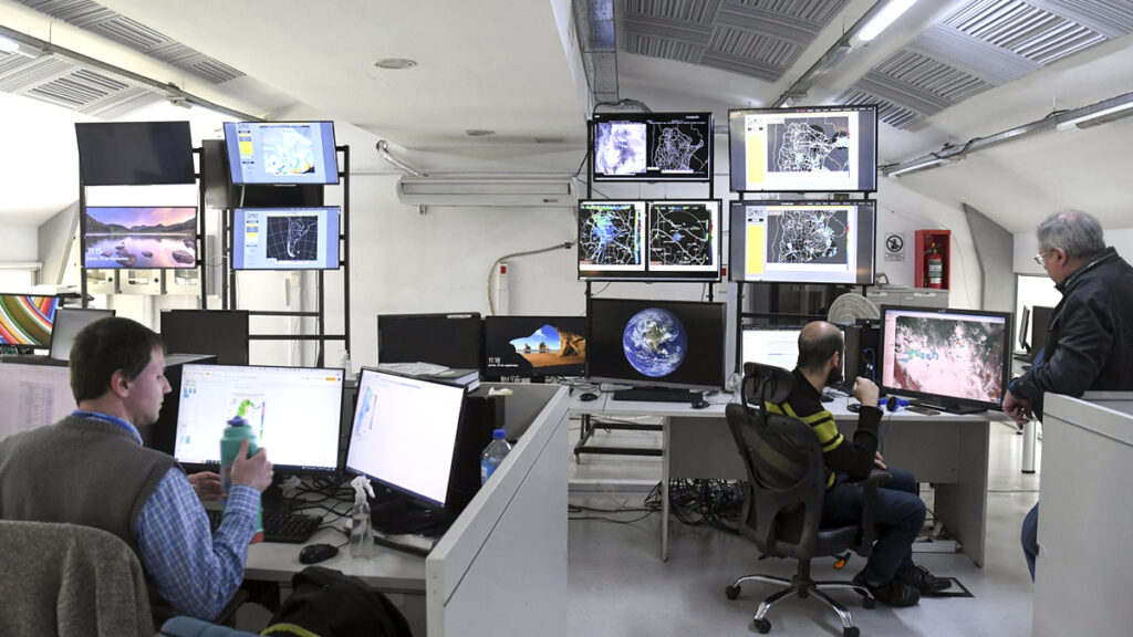 Paro en el Servicio Meteorológico Nacional: mañana habrá un “apagón informático” y “los aviones no podrán volar
