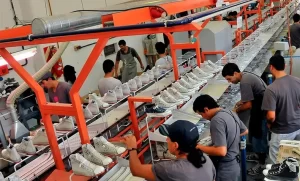 La fábrica de zapatillas John Foos anunció el cierre de su fábrica en Beccar