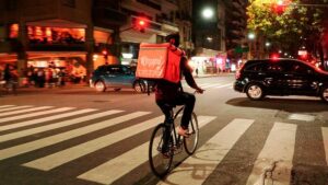 ¿QUIÉN LOS ORGANIZA?Con más desempleo, el trabajo en aplicaciones de transporte o reparto supera el millón de personas en Argentina