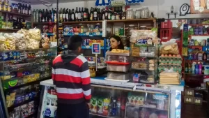 El consumo cayó en abril en los súper, autoservicios, mayoristas y comercios de barrio