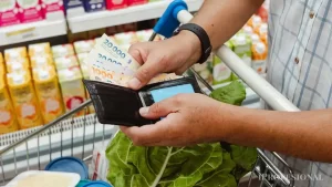 Una familia necesitó más de $850.000 en abril para las compras del supermercado