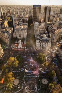 “¿Qué hay que hacer para que las respuestas aparezcan?”: El gran cierre de la Marcha Universitaria