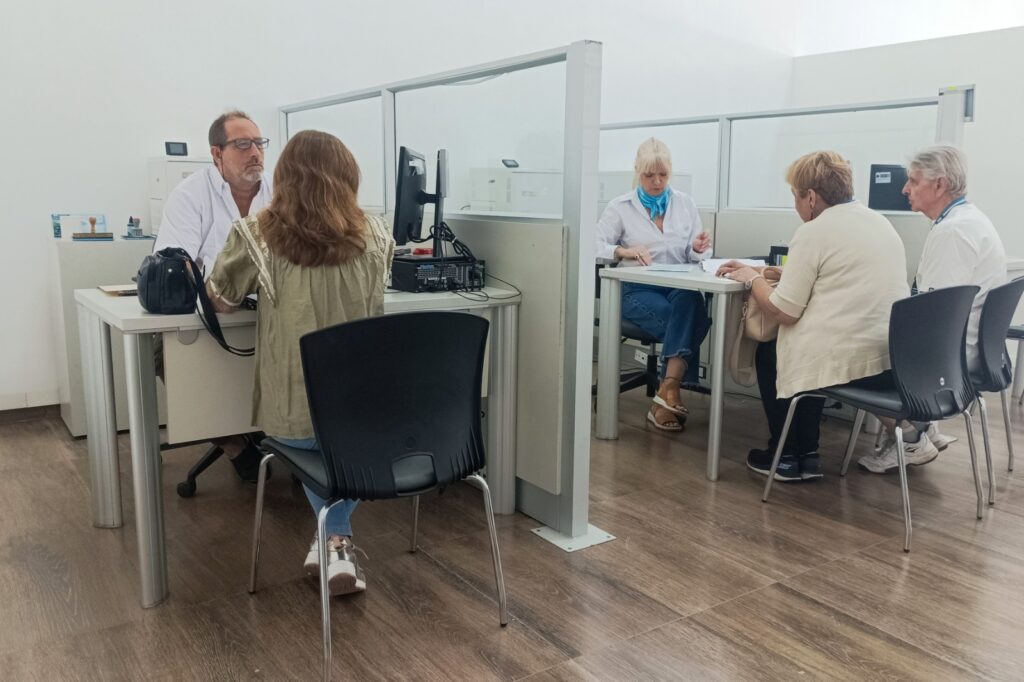 En La Plata se inicia el operativo puerta a puerta de ARBA para desendeudar a jubilados y pensionados