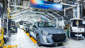 Más problemas en Stellantis: frenará su producción por cuatro semanas entre mayo y julio y crece la incertidumbre