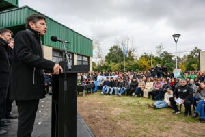 KICILLOF Y MORETTI RECONOCIERON A EX COMBATIENTES DE MALVINAS EN MARCOS PAZ