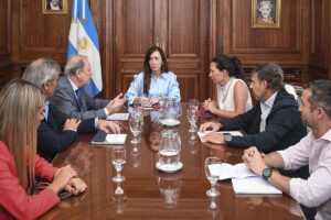 La operación de la vice, Rocca y un futuro sin Milei/La crisis política del Gobierno y el caso Adorni sacaron de la cueva a propios y ajenos