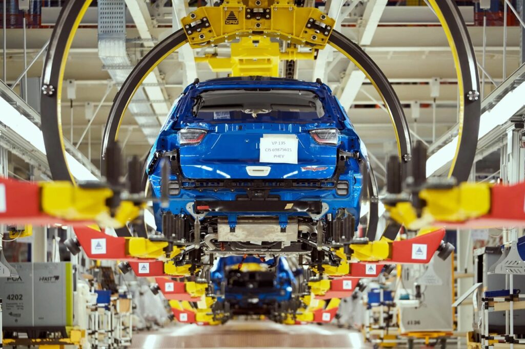 La producción automotriz cayó 17,5% en un año