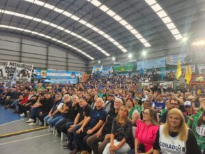 ES POR ABAJO/«Salario digno y distribución de la riqueza», el eje del Programa que votaron más de 1.600 delegados gremiales del FreSU