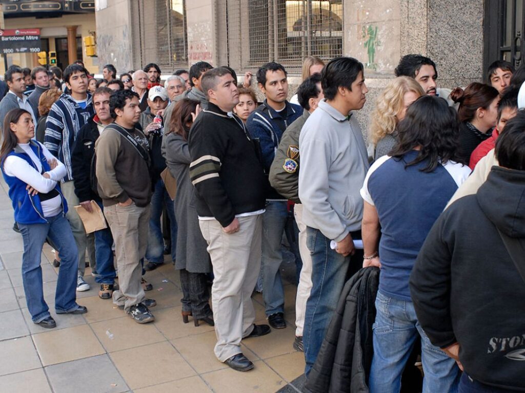 En el primer mes de la Reforma Laboral el empleo registrado continuó su caída