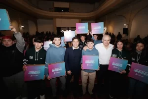 VIVIENDAS, ESCRITURAS,NETBOOKS Y PLANTA INDUSTRIAL: Kicillof visitó Chascomús y General Belgrano