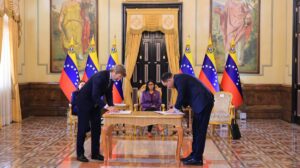 Venezuela: Repsol y PDVSA firman un memorando para explorar Horcón, nueva zona petrolera al sureste del Lago de Maracaibo
