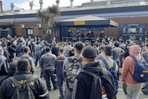 Por la caída de las ventas, Pirelli paraliza por completo la producción en su planta de Merlo y lanza un recorte total de las horas extra