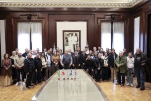 CONFRONTAR CON EL GOBIERNO LIBERTARIO/Kicillof se reunió con Pablo Moyano: apoyo en la pulseada contra Milei y pedido de unidad peronista