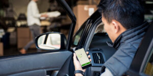YA HAY 600.000 UBER/El desempleo empuja a miles de argentinos a manejar para aplicaciones: los conductores se duplicaron desde la llegada de Milei