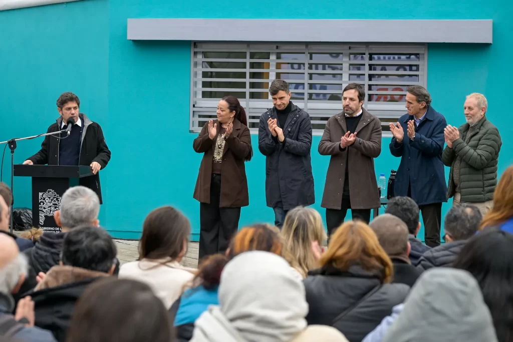 Kicillof: “Hoy las familias se están endeudando para comprar remedios y pagar el alquiler”
