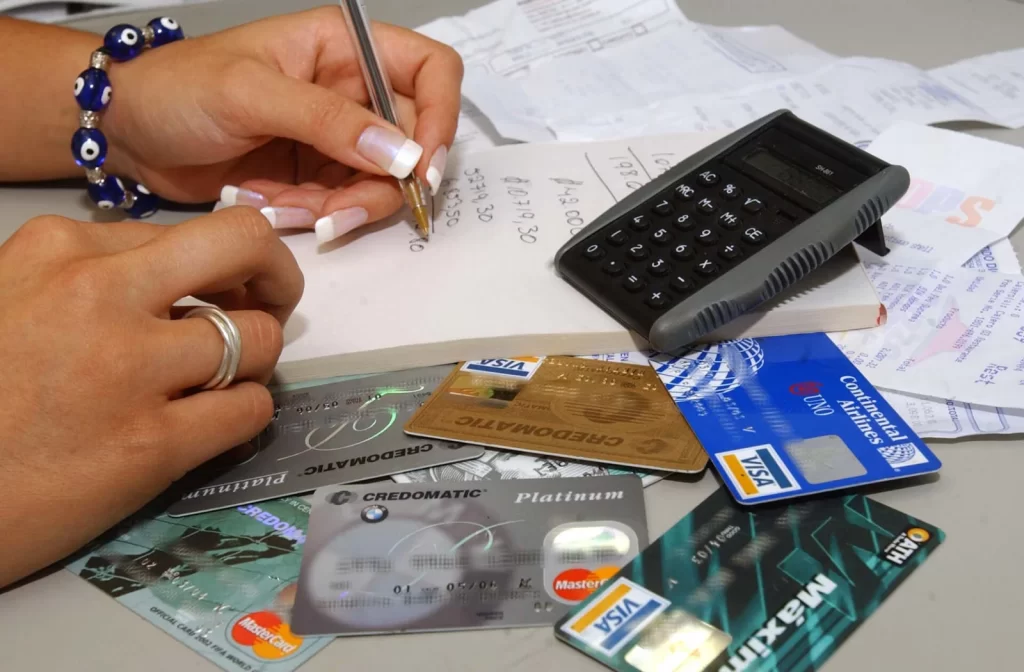 ¿Quién paga el ajuste? Deuda familiar y nueva arquitectura financiera en la Argentina