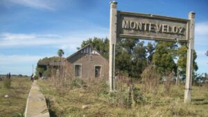 Los pueblos fantasma que el modelo económico desconectó/Sin transporte ferroviario ni rutas, fueron víctimas de la concentración agraria