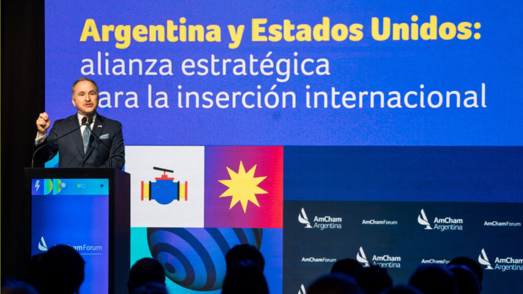 Petróleo, gas, litio y centros de datos para el mundo/God bless Argentina