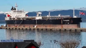 Polémica: el Gobierno autorizó el amarre de un buque petrolero británico en el puerto de Ushuaia